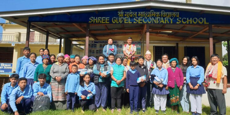 माहकुलुङका ३० विद्यार्थीलाई छात्रबृत्ति वितरण, ४ वर्षदेखी निरन्तर शिक्षामा लागनी गर्दै एजिडिएम