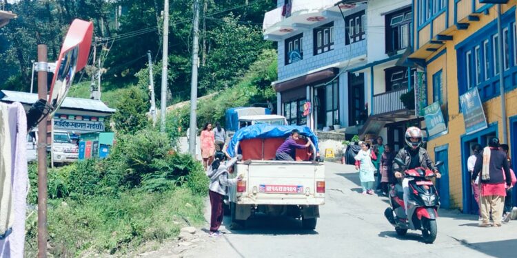 दशैं नजिकिँदै गर्दा सोलुखुम्बुमा चहलपहल बढ्दो