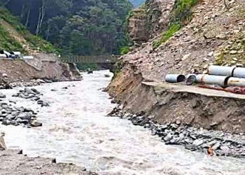 हुँगाखोलामा बाढी, हाइड्रोको पूलमा क्षती, केही सामाग्री बगायाे