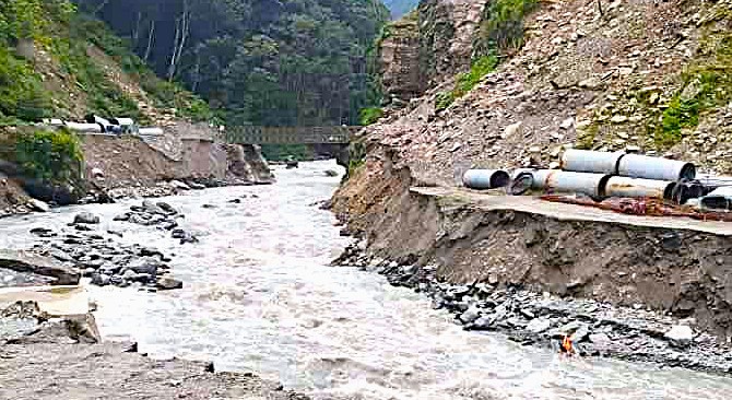 हुँगाखोलामा बाढी, हाइड्रोको पूलमा क्षती, केही सामाग्री बगायाे