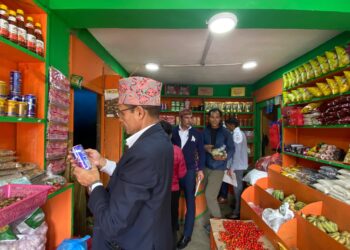 सल्लेरी बजारमा दशैं–तिहार लक्षित बजार अनुगमन, म्याद गुज्रिएका सामग्री नष्ट