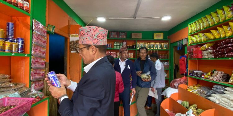 सल्लेरी बजारमा दशैं–तिहार लक्षित बजार अनुगमन, म्याद गुज्रिएका सामग्री नष्ट