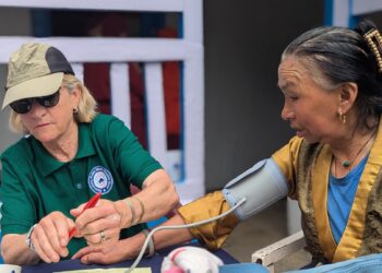 सोलुदुधकुण्डमा घरदैलो स्वास्थ्य सेवा : दोस्रो दिन २६५ जनाले पाए उपचार