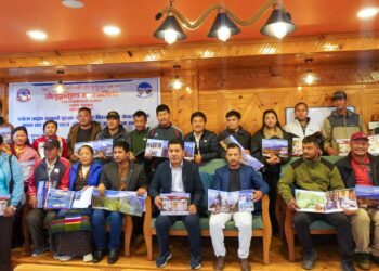  पर्यटन चित्र किताव “डेस्टिनेशन सोलुदुधकुण्ड” विमोचन 