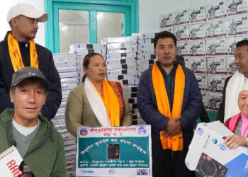 सोलुदुधकुण्ड २ का नागरिकलाई विद्युतीय चुल्हो र खाना पकाउने कुकर वितरण 