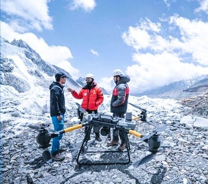 सगरमाथामा थुप्रिएको फोहोर संकलन गर्न ड्रोनको प्रयोग