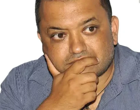 नेताका घरघरमा आगलागी, गगन थापाको घर अगाडि ढुंगामुढा