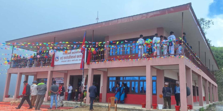 ऐसेलुखर्क गाउँपालिकामा राष्ट्रिय परिचयपत्र दर्ता सवस्टेशनबाट सेवा प्रदान गरिदैँ