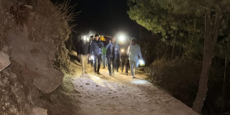 सोलुखुम्बुमा विदेशी पर्यटक घाइते, प्रहरी र स्थानीयको सहयोगमा उद्धार