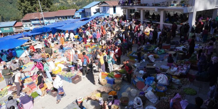 सल्लेरीमा सुरु भयो तिहारको रौनकता, हाट बजारमा तिहारका सामाग्रीको व्यापक किनबेच