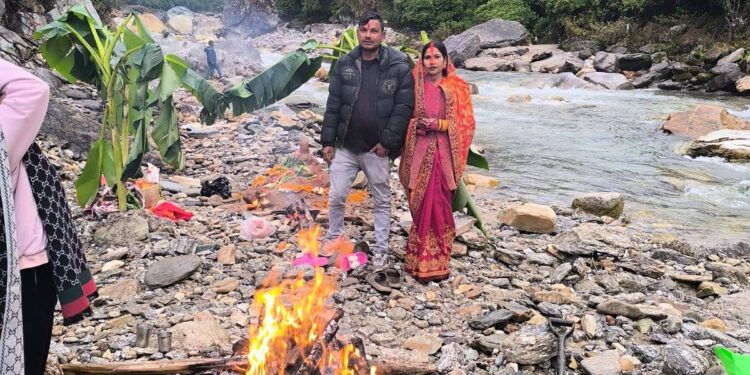 सोलुखुम्बुमा कल्वार परिवारले विधिपूर्वक छठ पर्व मनाए