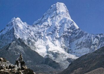 अमादब्लम आरोहणको क्रममा दुई विदेशी आरोहीको मृत्यु