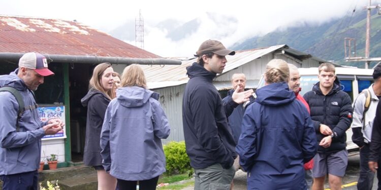  मौसम प्रतिकुल हुँदा छुट्टी लिएर नेपाल घुम्न आएका पर्यटक समस्यामा 