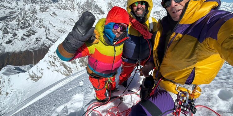 तेश्रो प्रयासमा नुम्बुरको सफल आरोहण