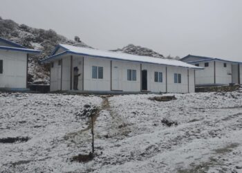 खुम्बु क्षेत्रमा हिमपात सुरु, पर्यटन क्षेत्र प्रभावित (फाेटाे फिचर)