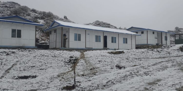 खुम्बु क्षेत्रमा हिमपात सुरु, पर्यटन क्षेत्र प्रभावित (फाेटाे फिचर)