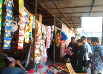 ताप्ली गाउँपालिकाद्वारा बजार अनुगमन सुरु, म्याद गुज्रिएका सामग्री बरामद