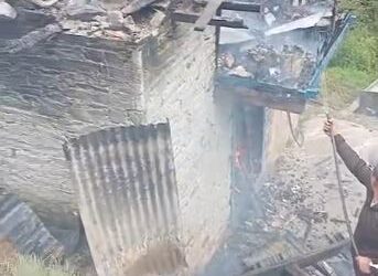 सोलुखुम्बुको केरुङमा आगलागी, एक घर जलेर पूर्णरुपमा नष्ट