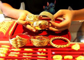 सुनको मूल्यमा लगातार गिरावट, चाँदीमा वृद्धि