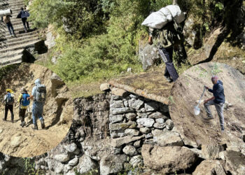 धमाधम मर्मत गरिँदै भत्किएका पदमार्ग, जोरसल्ले, ल्हार्चा, दोभान, नाम्चे पदमार्ग सञ्चालनमा 