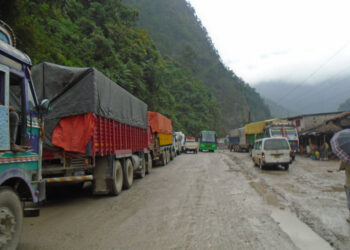  पानी परेपछि सवारी साधन होल्ड 