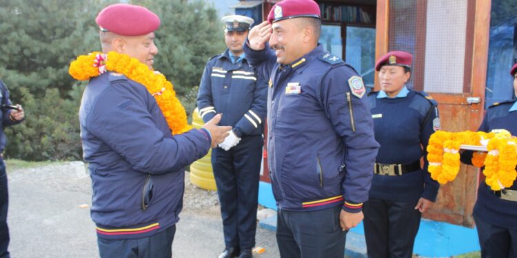 कोशी प्रदेश प्रहरी प्रमुख कार्कीद्धारा जिल्ला प्रहरी कार्यालय सोलुखुम्बुको निरीक्षण