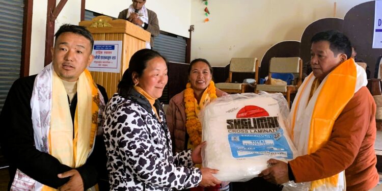 गार्माका सय बढी किसनालाई प्लास्टिक टनेल