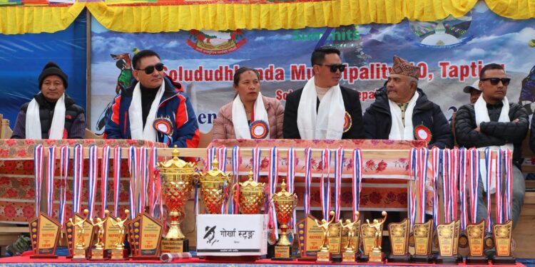 टाप्टिङमा स्व. देण्डी शेर्पाको स्मृतिमा खेलकुद कार्यक्रम शुभारम्भ, १७ टिम सहभागी