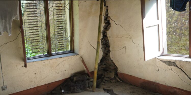 जिल्ला कारागार खोटाङभित्र गम्भीर अव्यवस्था : समस्याको थुप्रोमुनि कैदी–थुनुवा