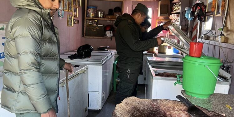 सोलुदुधकुण्डमा मासु तथा अण्डा पसलको साता दिने अनुगमन सकियो, तीन व्यवसायी बिना दर्ता सञ्चालनमा