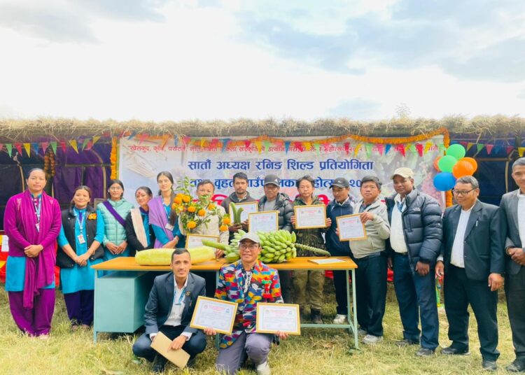 थुलुङ दुधकोशीले गर्यो कृषक सम्मानित, कृषक भन्छन– उत्साहका साथ कृषि पेसामा लाग्छौँ