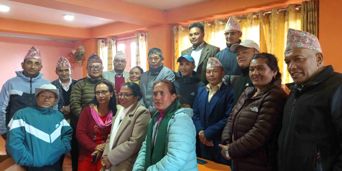 नेपाल शिक्षक महासंघ साेलुखुम्बुले सम्पन्न ग¥यो विस्तारीत बैठक