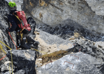 सगरमाथा आरोहणका लागि नयाँ सुरक्षित मार्ग आगामी चैतभित्र सञ्चालन हुने