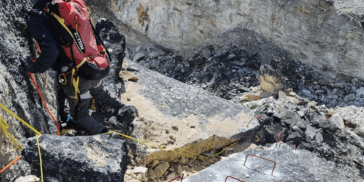 सगरमाथा आरोहणका लागि नयाँ सुरक्षित मार्ग आगामी चैतभित्र सञ्चालन हुने