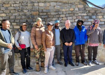 सम्पर्क विहिन भएका दुई पुरुषको नेपाली सेनाद्वारा सकुशल उद्धार