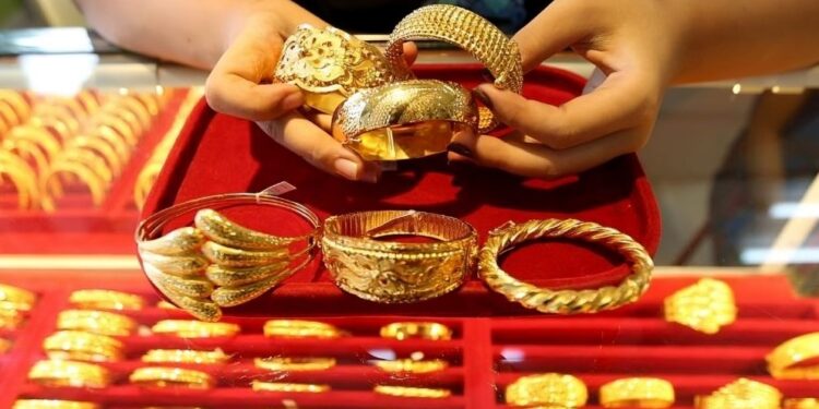 सुनचाँदीको मूल्यमा गिरावट, आज पनि घट्यो दर