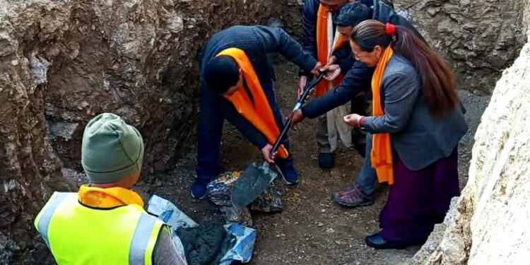 गार्मामा साढे ५ करोड रुपैयाँको बालमैत्री भवन बन्दै, मेयर शेर्पाले गरे शिलान्यास