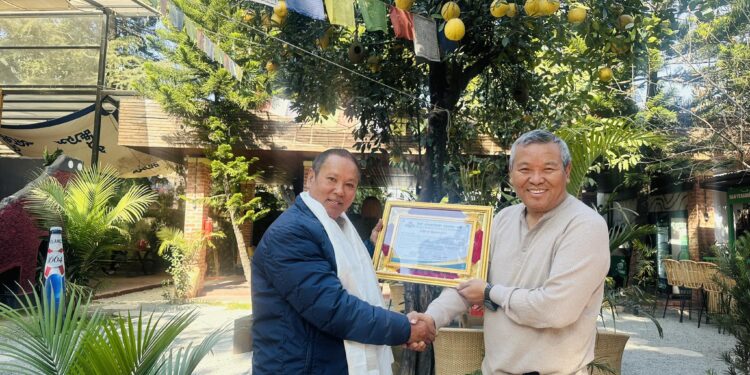 अनाथालय निर्माणका लागि जग्गादान गर्ने च्याङ्गा शेर्पा सम्मानित