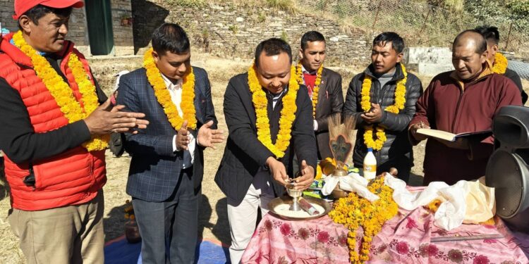 देउराली आधारभूत विद्यालयको ३ कोठे भवन शिलान्यास