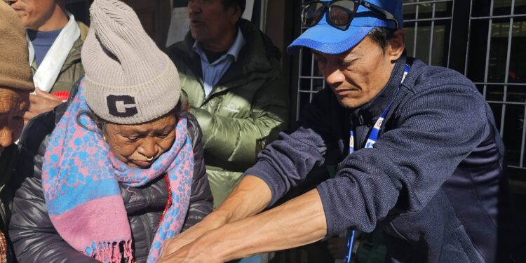 टाप्टीङमा ५११ जनालाई राष्ट्रिय परिचयपत्र वितरण