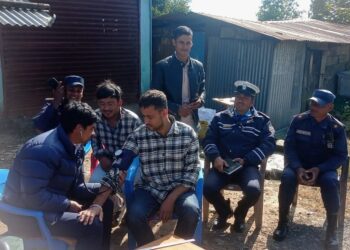 मध्यपहाडी लोकमार्ग अन्तर्गत नुनथलामा सवारी चालक/सहचालकको स्वास्थ्य परीक्षण, दुर्घटना न्यूनीकरणमा ट्राफिक प्रहरी सक्रिय