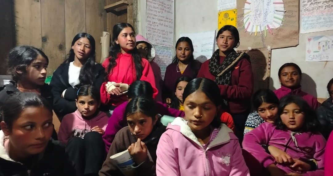 संवाद केन्द्रको सकारात्मक प्रभावः तिङ्लाका किशोरीहरुले जनप्रतिनिधिसँग खुलेर राखे समस्या