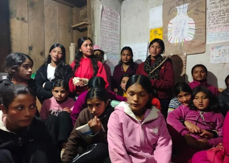 संवाद केन्द्रको सकारात्मक प्रभावः तिङ्लाका किशोरीहरुले जनप्रतिनिधिसँग खुलेर राखे समस्या