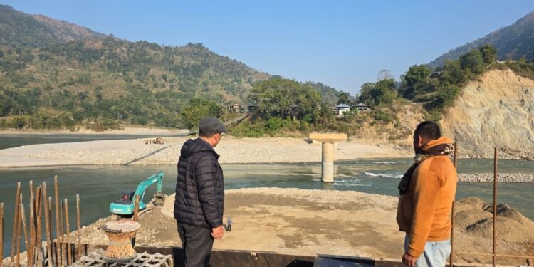 धाप्लाङघाटको पुल निर्माण सुरु, दक्षिण खोटाङका जनतामा राहतको सास