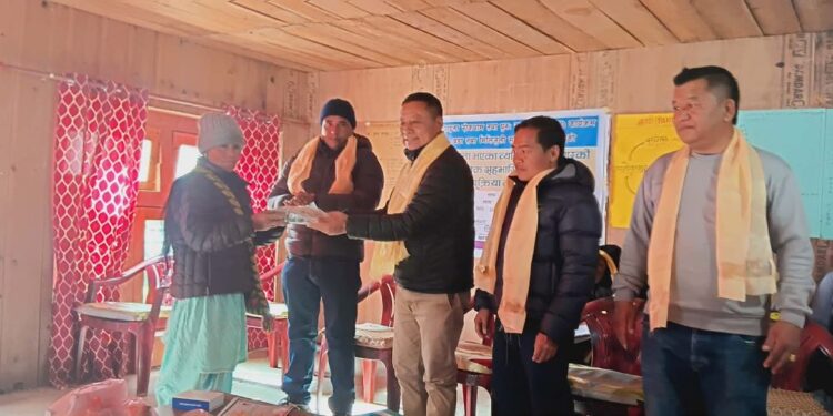 माप्यमा अपाङ्गता भएका व्यक्तिलाई सहायता सामग्री वितरण