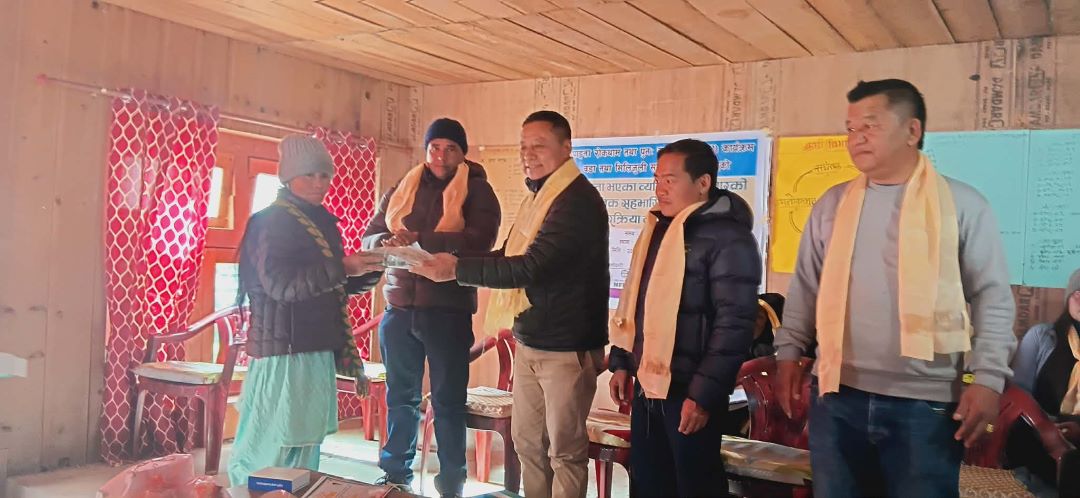 माप्यमा अपाङ्गता भएका व्यक्तिलाई सहायता सामग्री वितरण