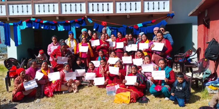 लिखु पिके गाउँपालिकामा ३० महिलालाई बुनाइ तालिम