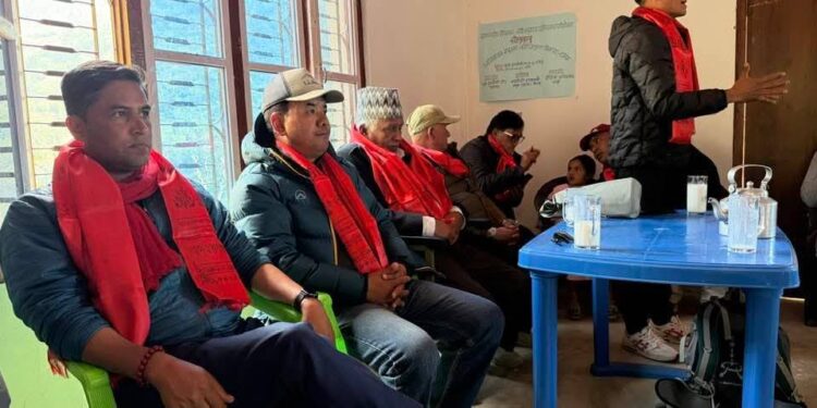 काङ्ग्रेस सोलुले मुक्ली बाढी पीडितलाई दियो राहत 