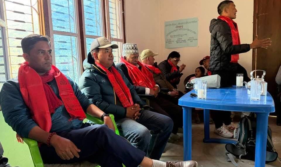 काङ्ग्रेस सोलुले मुक्ली बाढी पीडितलाई दियो राहत 