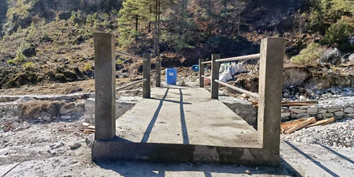 छेर्मादिङमा आरसिसी पुल निर्माण